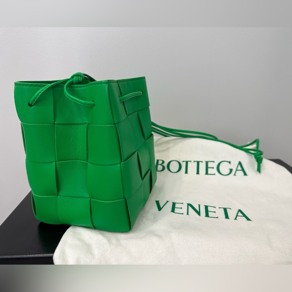 <SOLD> Bottega Veneta Small Green Cassette Bucket Bag